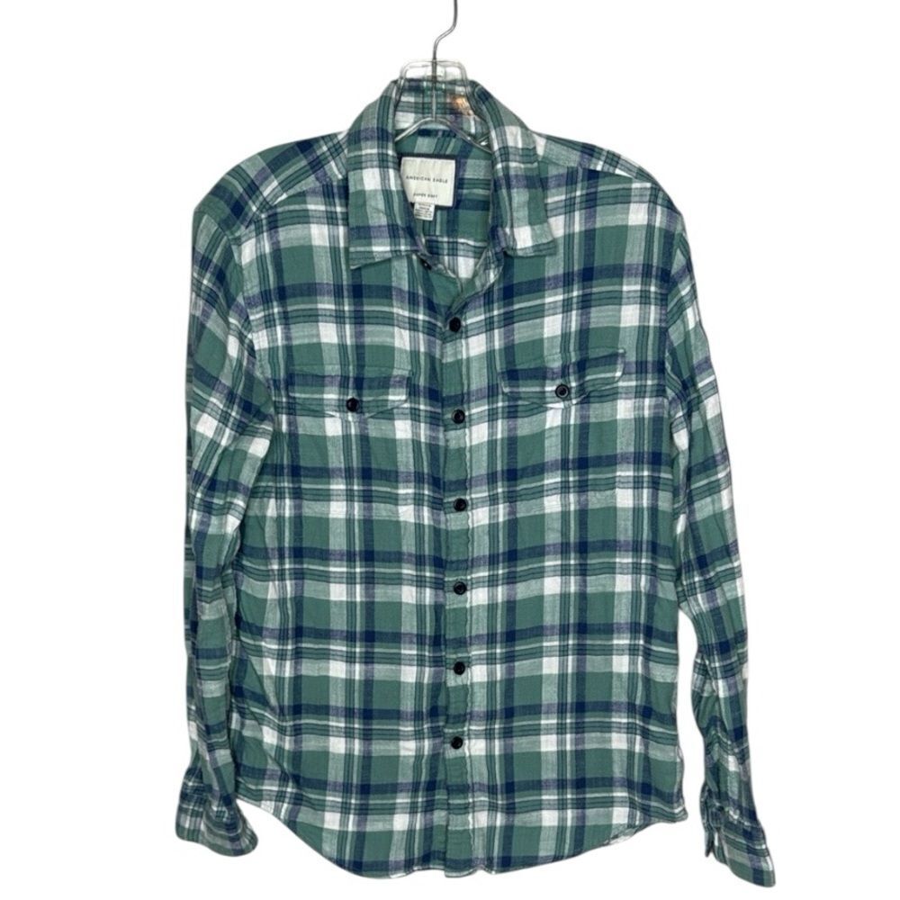 American Eagle Outfitters Green and White Casual Button Down Plaid Shirt. Size S